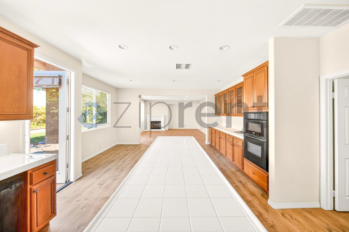 Building Photo - 3715 Hedge Ln