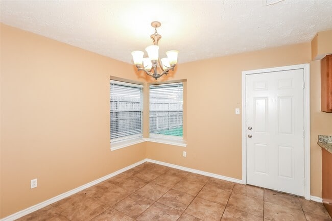 Building Photo - 14815 Oak Pines Dr