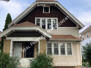 Building Photo - Three Bedroom Spacious Upper Duplex