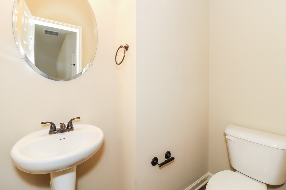 Building Photo - 1305 Little Hampton Dr