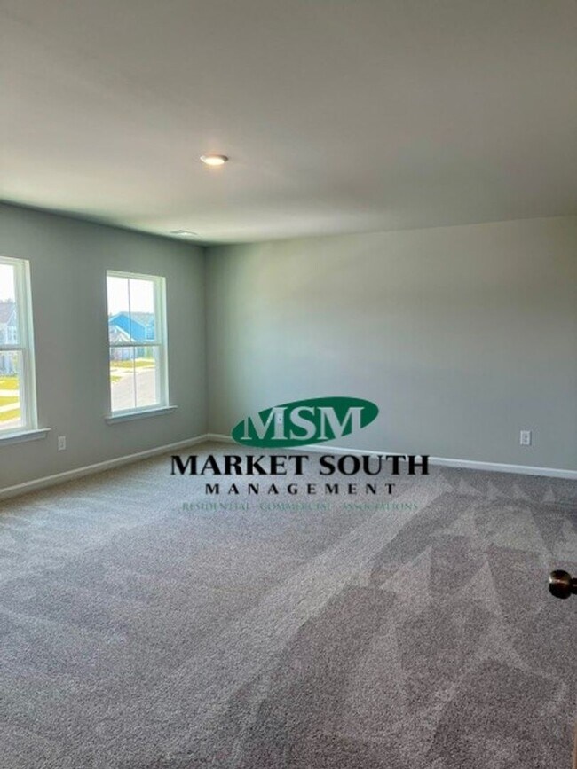 Building Photo - 114 Binscombe Ln