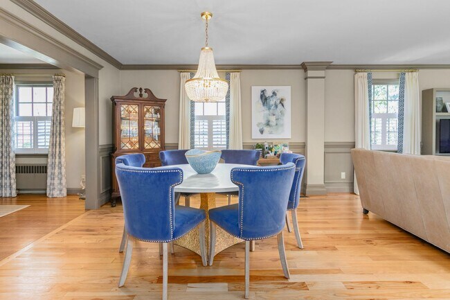 Building Photo - Stunning Irving Park 4 bedroom, 4 bathroom home in Greensboro!