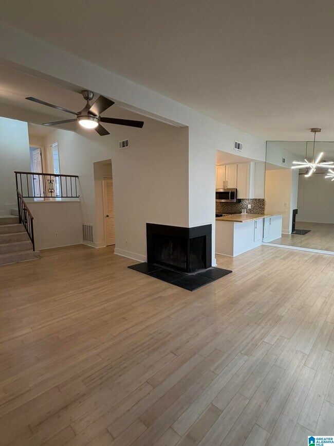 Building Photo - 118 W Green