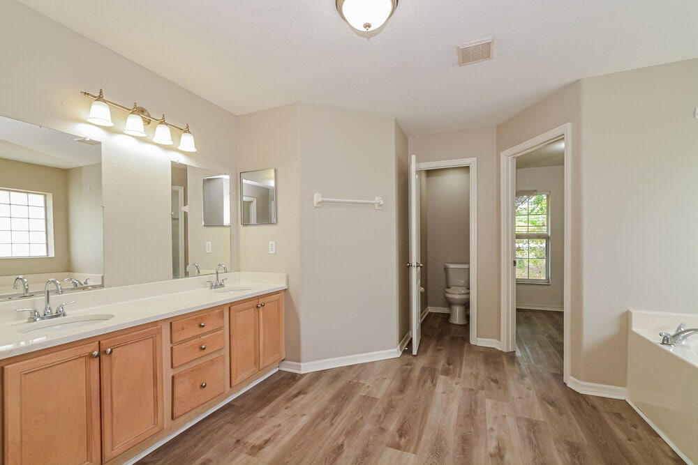 Building Photo - 942 Cork Oak Ln