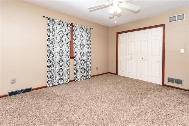 Building Photo - 238 Cumberland Dr