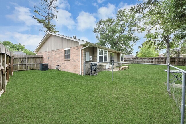 Building Photo - 10603 Thorncliff Dr