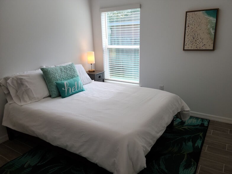 Building Photo - 8 Serenade Pl