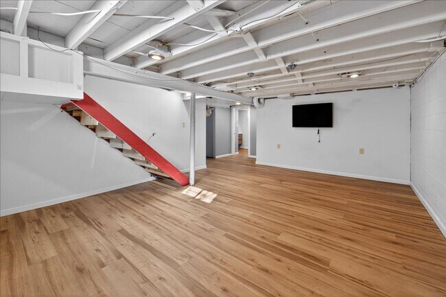 Building Photo - 1506 N Linwood Ave