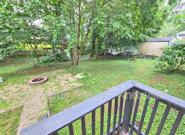 Building Photo - 2000 Nandina Dr