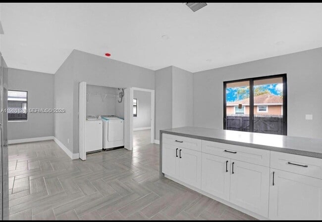 Building Photo - 2210 Farragut St