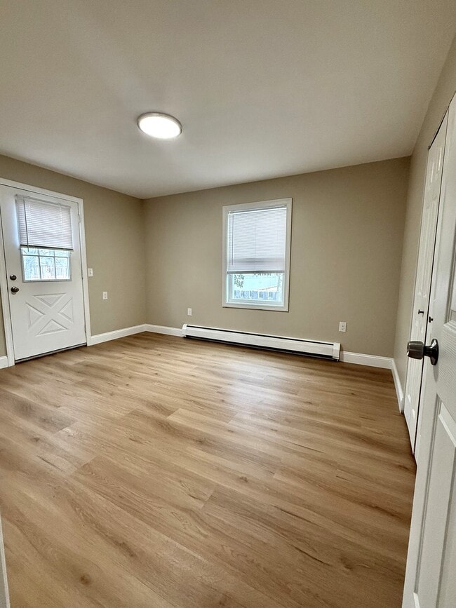 Building Photo - 343 Kelly Ave