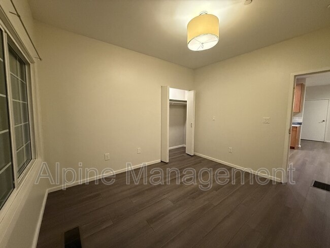 Building Photo - 562 29th St