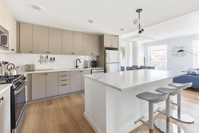 Building Photo - 1b Marshall Dr