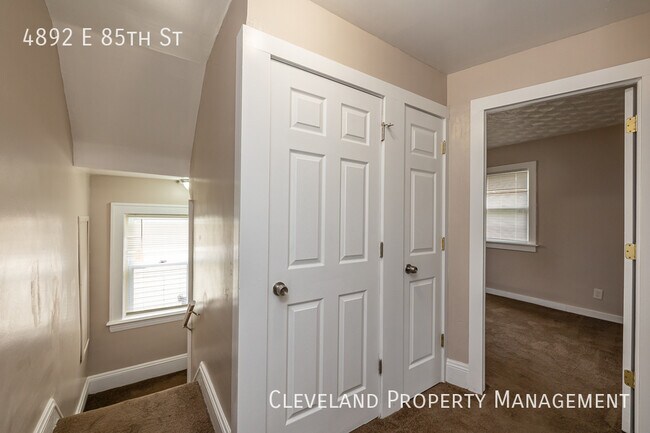 Building Photo - Wonderfully Renovated Colonial