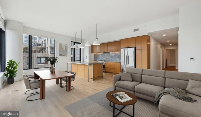 Building Photo - 10511 Strathmore Hall St