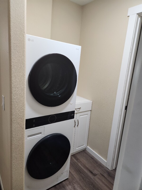 Building Photo - 974 SE Roberts Ave