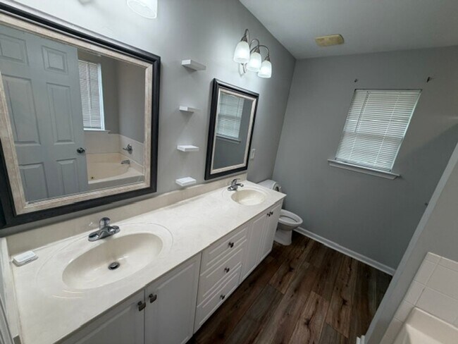 Building Photo - 514 Lory Ln