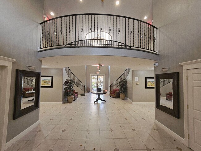 Building Photo - CLASSY CONDO - Spacious 1 Bed/1 Bath in Luxurious Setting - MENLO PARK