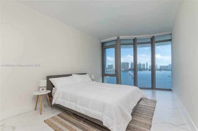 Building Photo - 17301 Biscayne Blvd