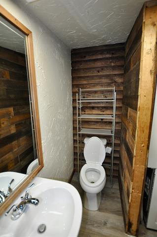 Building Photo - 1800 Newport Rd