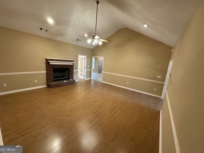 Building Photo - 650 Fairfield Dr