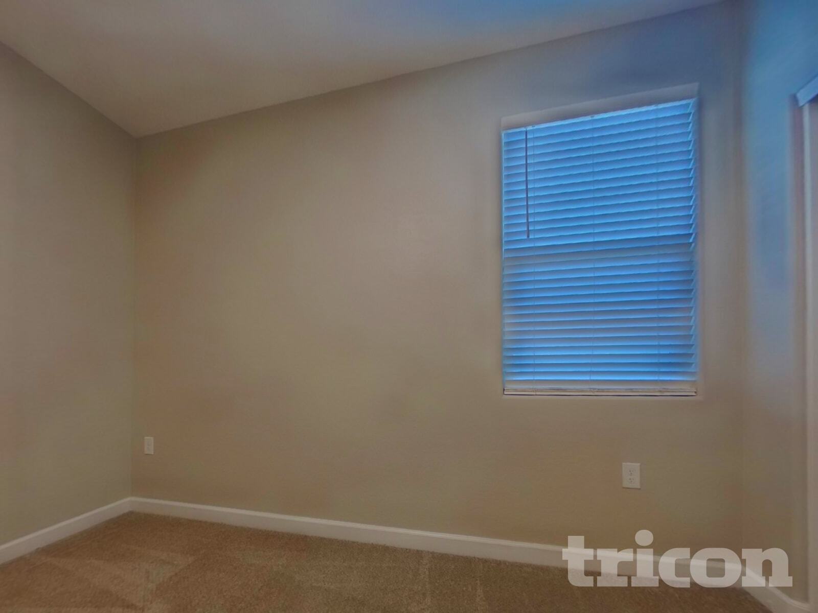 Building Photo - 30094 W Clarendon Ave