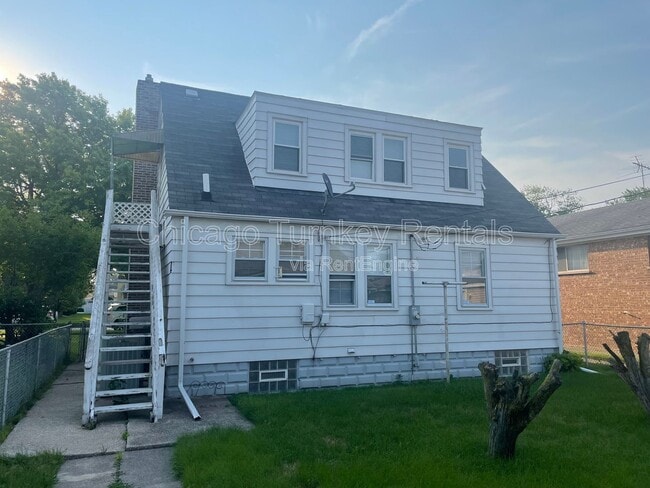 Building Photo - 494 Greenbay Ave