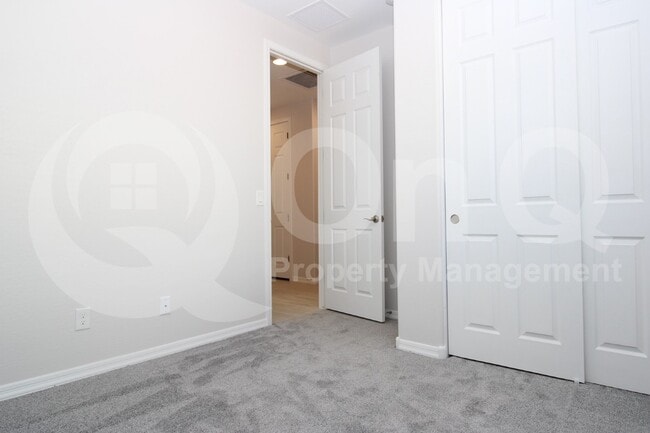 Building Photo - 1033 W Shannons Way