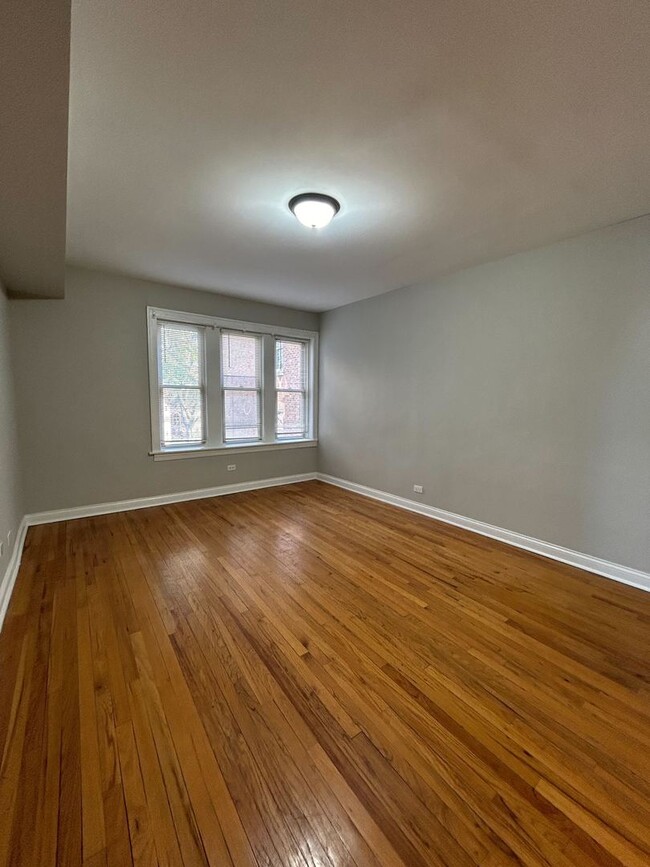 Building Photo - 7150 S Cornell Ave