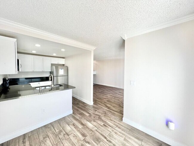 Building Photo - 4455 Vision Dr