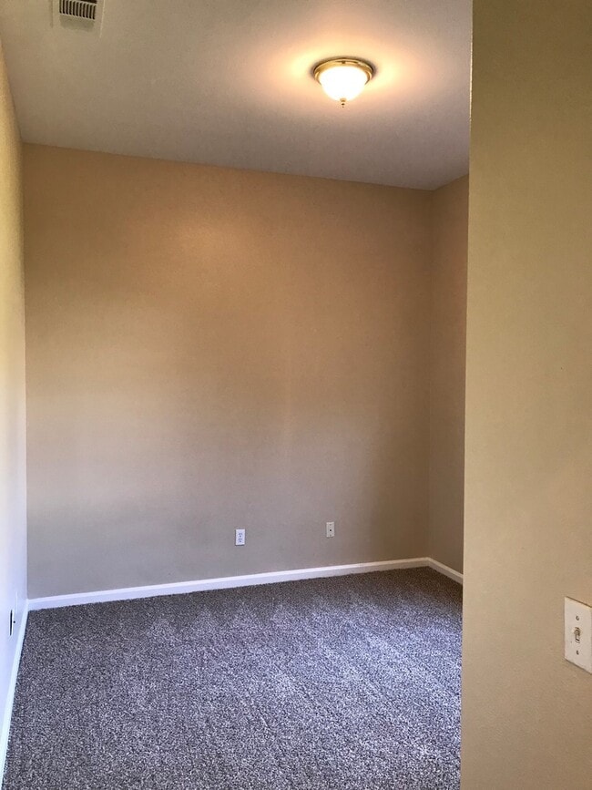 Building Photo - Single story located in a Gated Community!