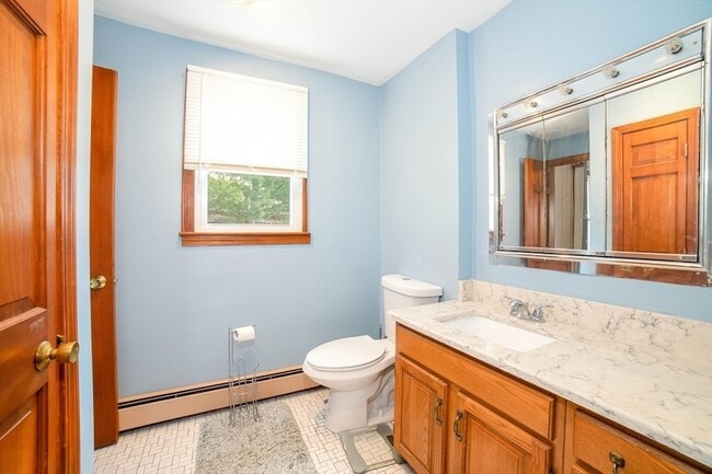 Building Photo - 8 Minthorne St