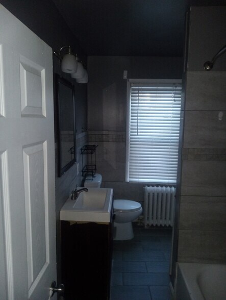 Building Photo - 5028 Jefferson Ave