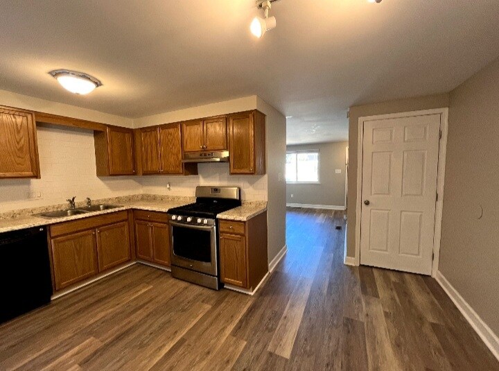 Building Photo - 1390 Lincoln Dr