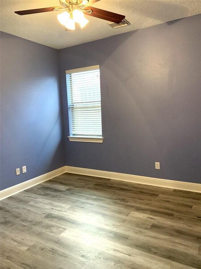 Building Photo - 2611 Summer Rain Dr