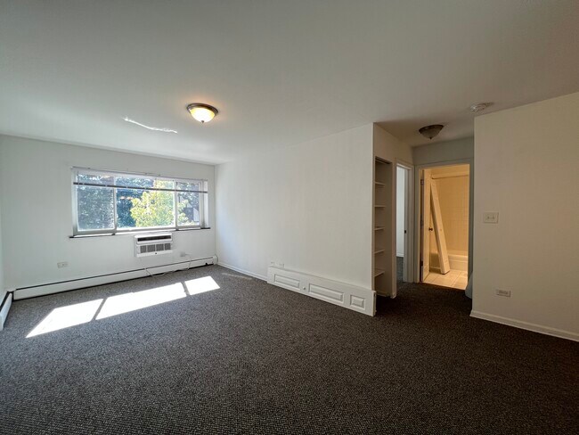 Building Photo - 736 W Buena Ave