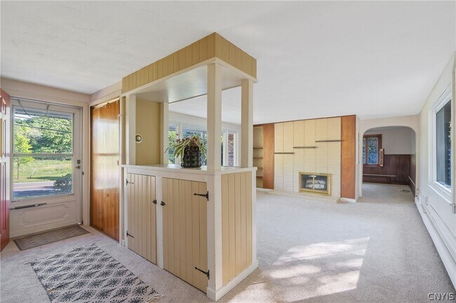 Building Photo - 6555 Woodchuck Hill Rd