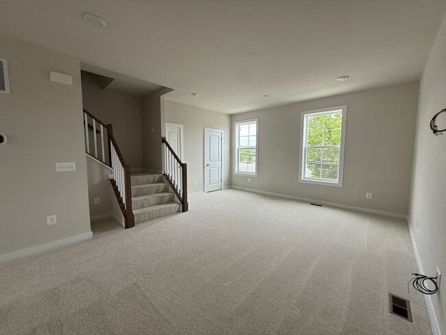 Building Photo - NEW Construction - 3 Bed Townhome in the City!