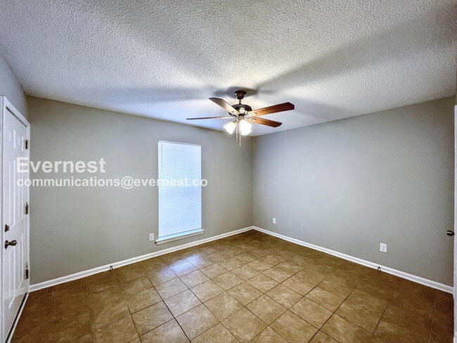 Building Photo - 2645 Eastbrook Dr