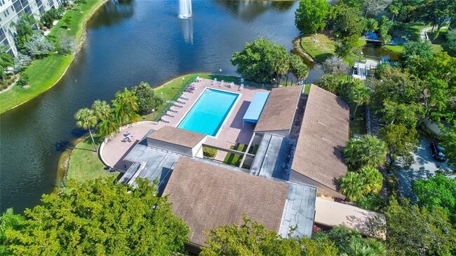 Building Photo - 2236 N Cypress Bend Dr