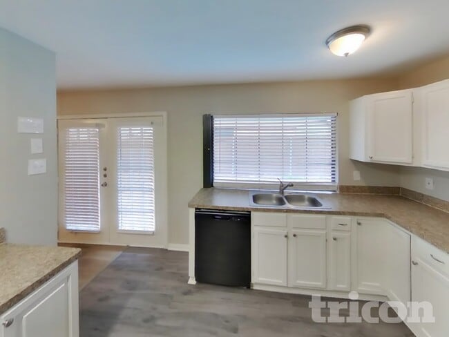 Building Photo - 4114 Hartford Dr