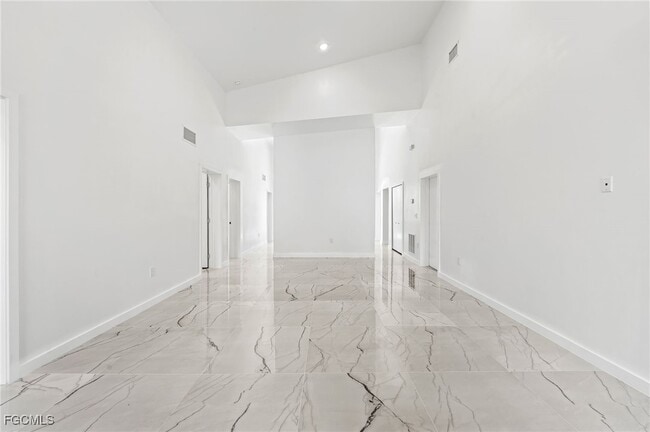 Building Photo - 1206 Lake Ave
