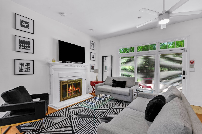 Building Photo - 806 Oakwood St