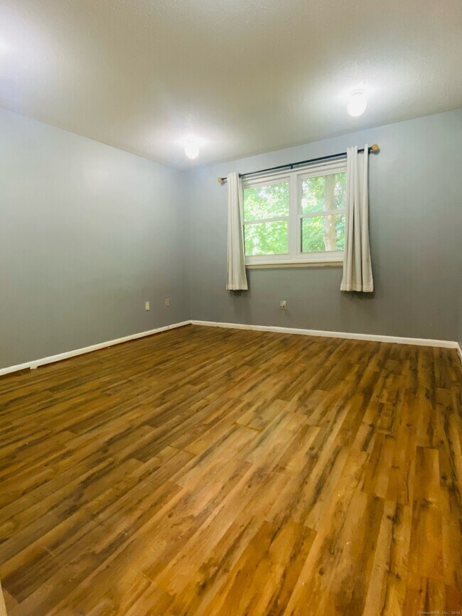 Building Photo - 507 Twin Circle Dr