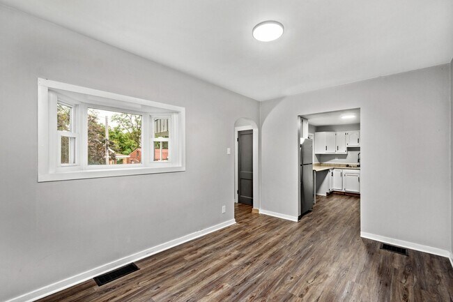 Building Photo - Beautiful 3 bedroom home in Munhall available November 1!