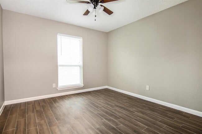 Building Photo - 4327 Lucian Ln