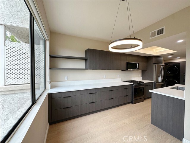 Building Photo - 1663 Veteran Ave