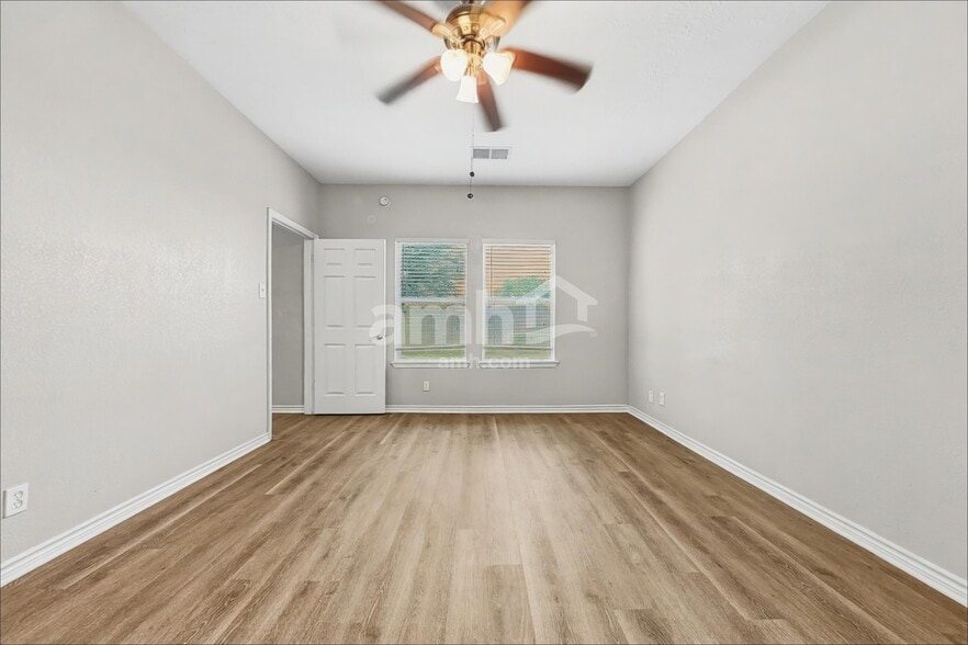 Building Photo - 10719 Woodwind Shadows Dr