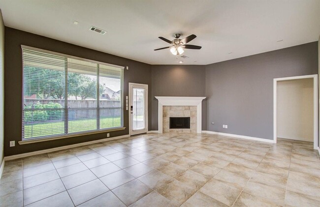 Building Photo - 5015 Crystal Wind Ln