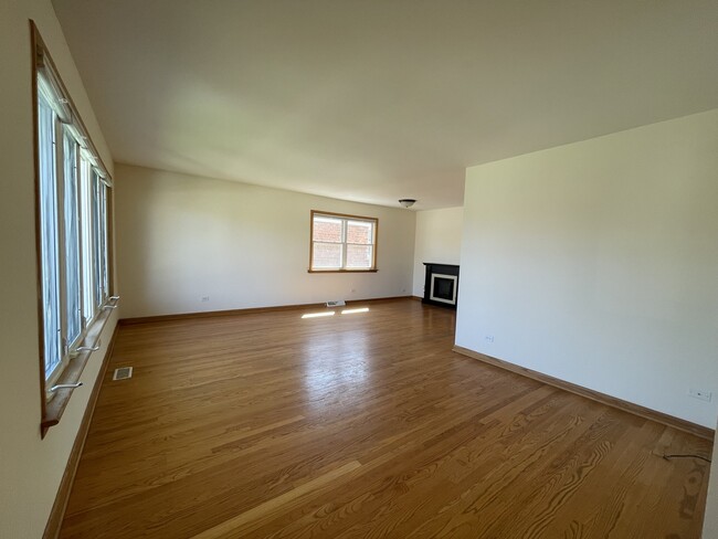 Building Photo - 7009 Sunnyside Ave